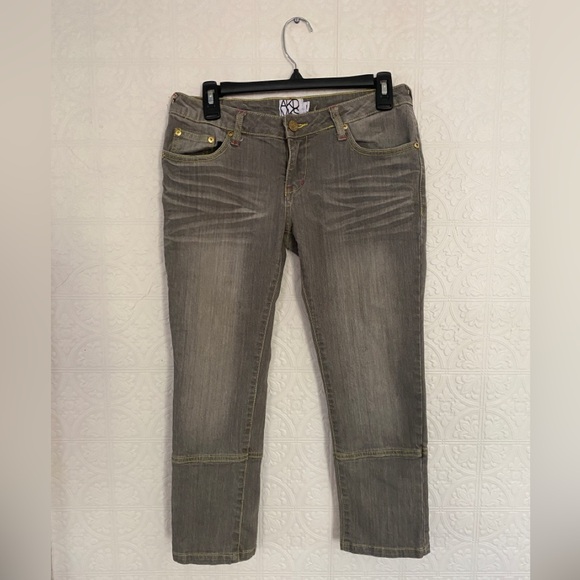 AKD MKS | Jean Capri | Yellow thread & Zipper detail | 5 - Picture 1 of 5